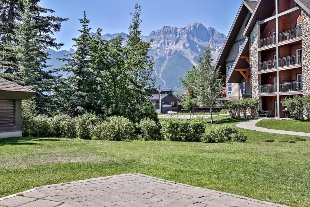 Mountain Retreat, Pool & Hot Tub, Bbq, Patio, King Bed, Sleeps 6! Aparthotel Canmore Exterior photo