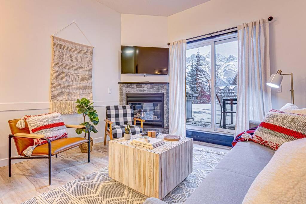 Mountain Retreat, Pool & Hot Tub, Bbq, Patio, King Bed, Sleeps 6! Aparthotel Canmore Exterior photo