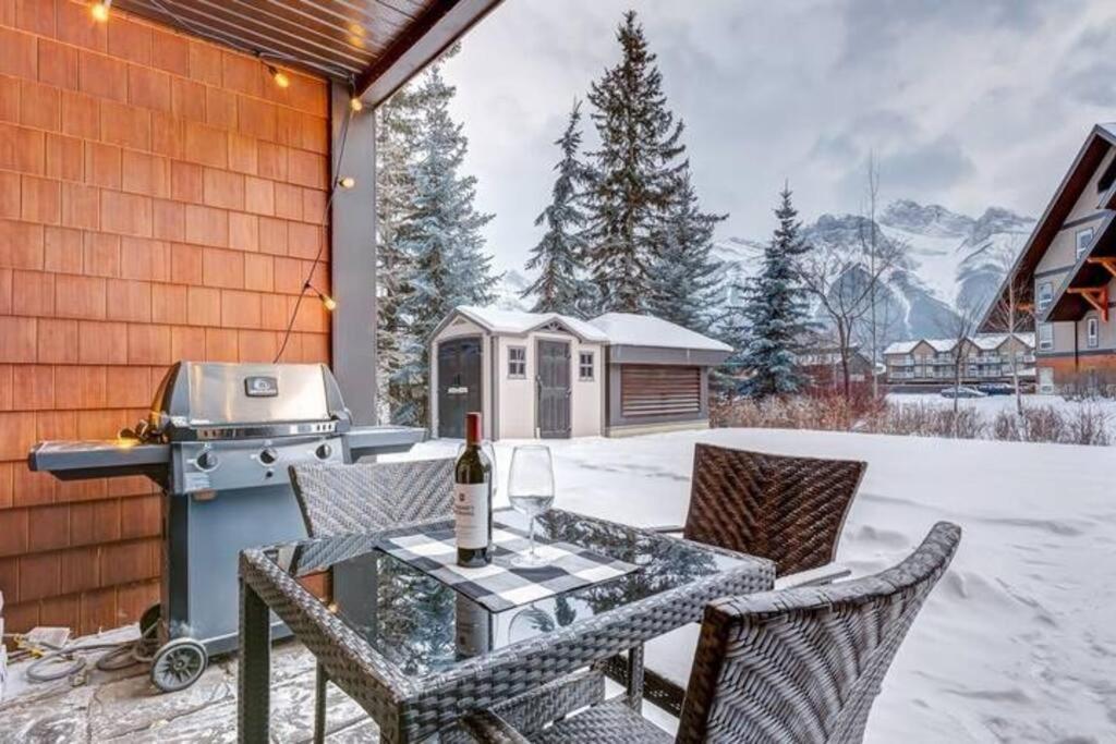 Mountain Retreat, Pool & Hot Tub, Bbq, Patio, King Bed, Sleeps 6! Aparthotel Canmore Exterior photo